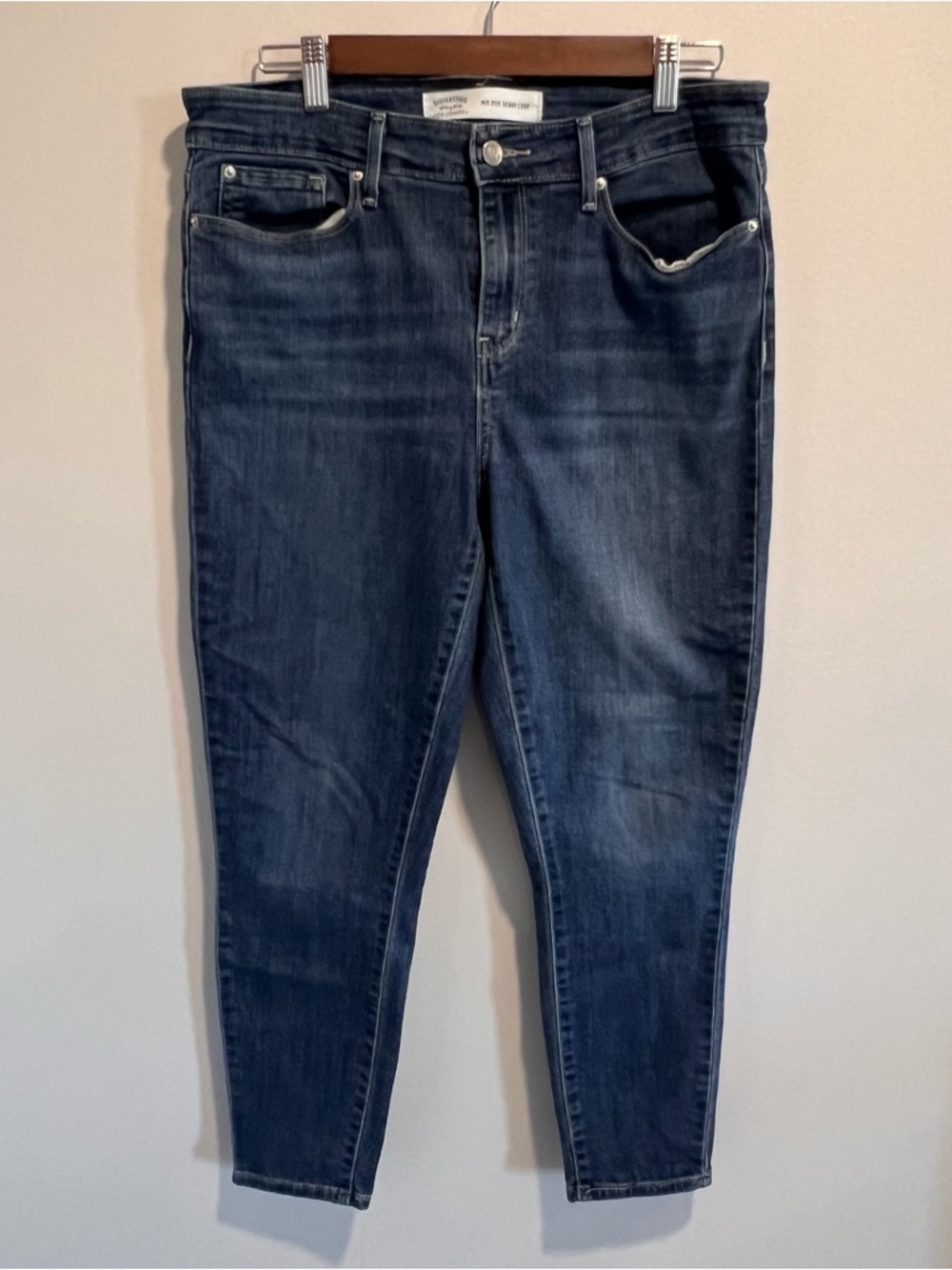 Signature by Levi Strauss Mid Rise Skinny Crop Jeans in Dark Blue